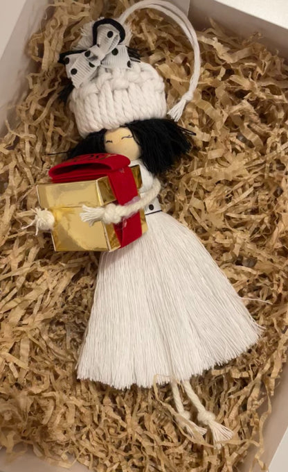 Macramé doll with gift