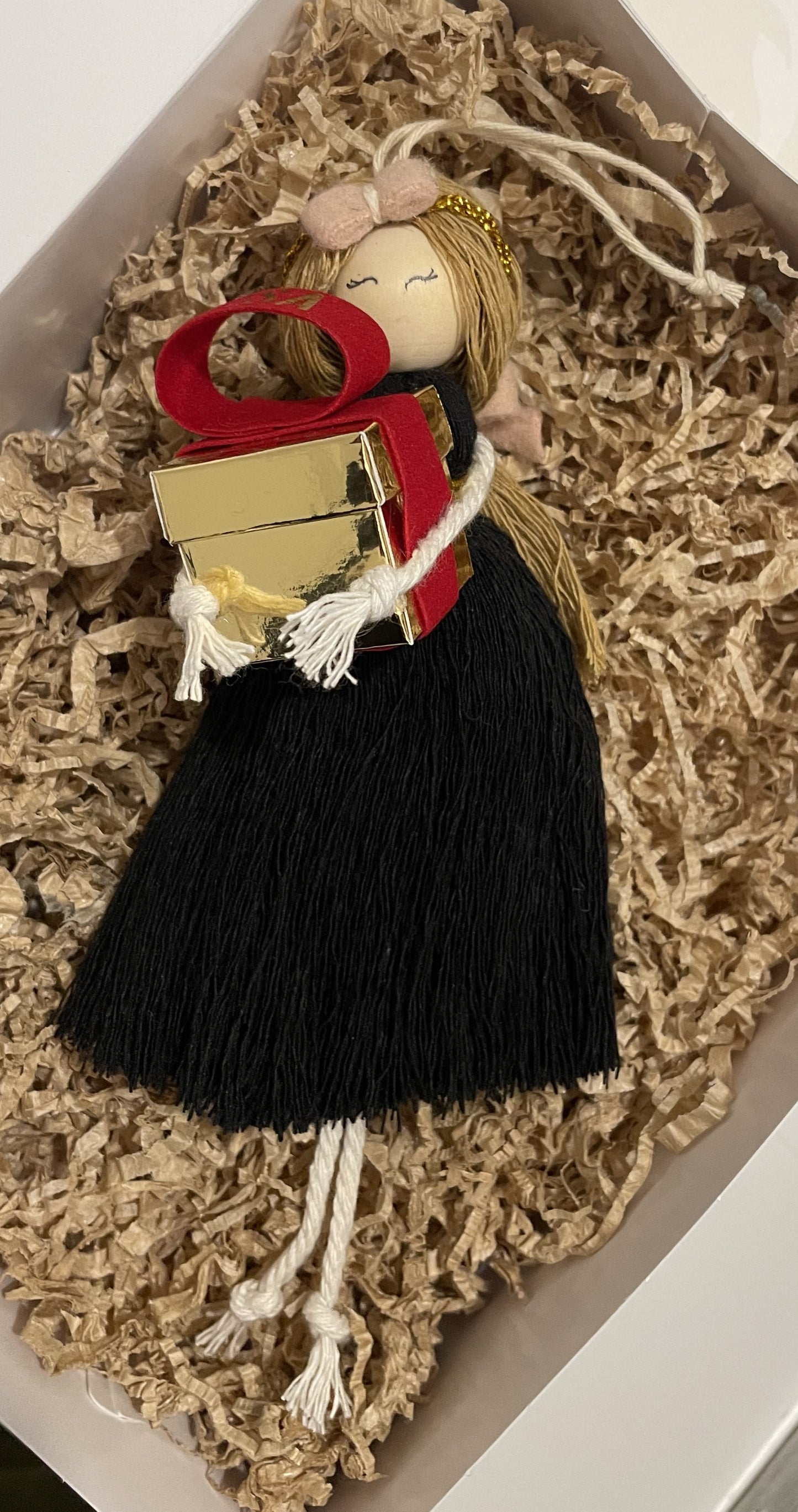 Macramé doll with gift