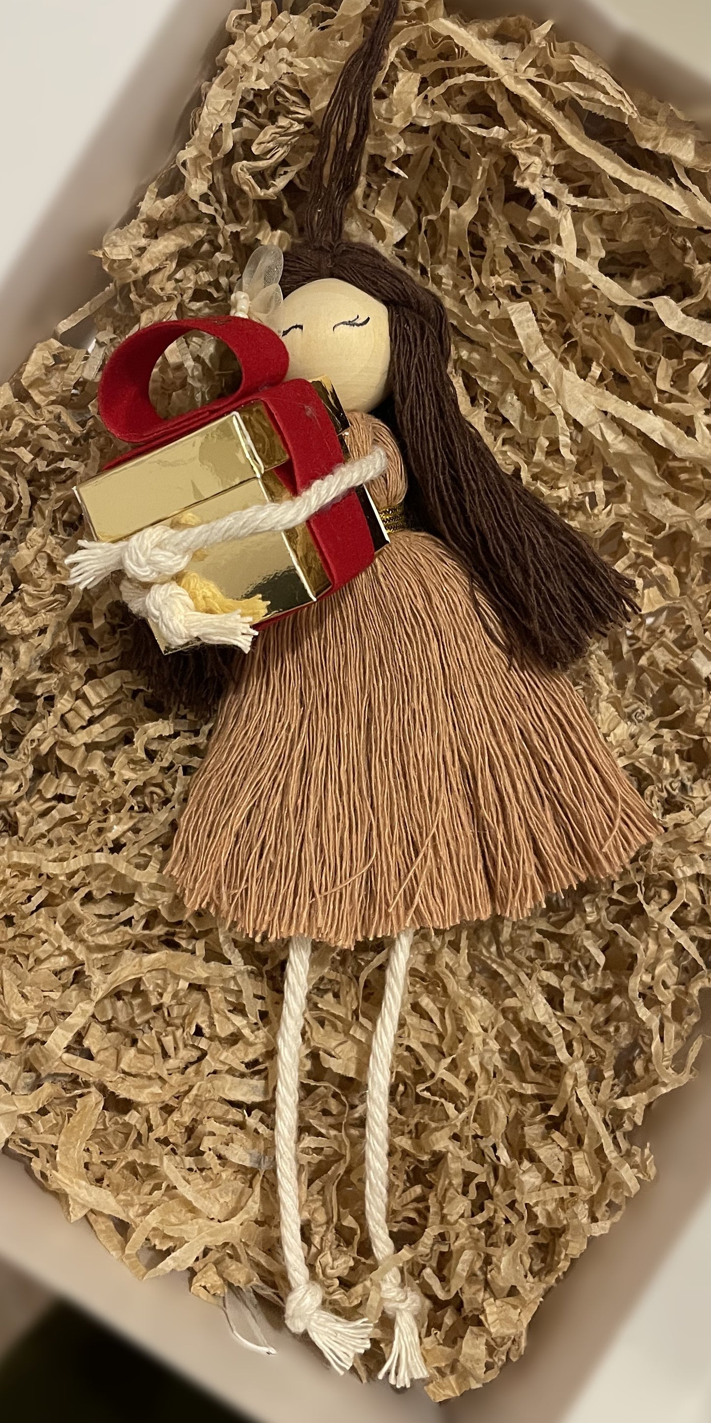 Macramé doll with gift