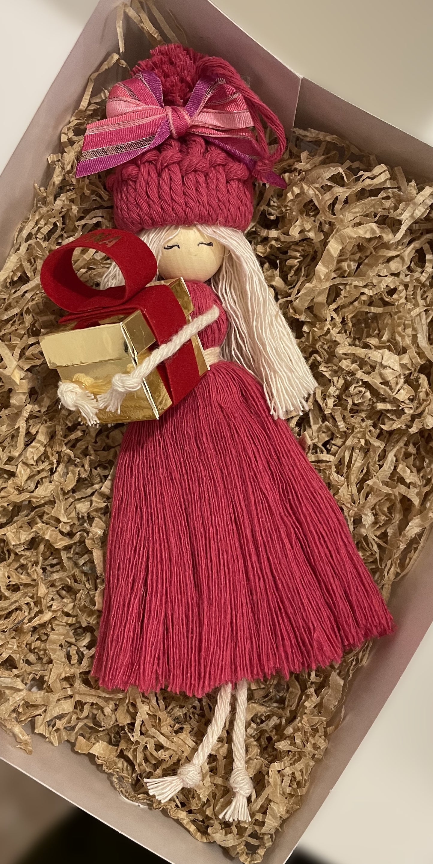 Macramé doll with gift