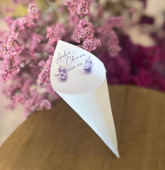 Pearly cardboard wedding cones